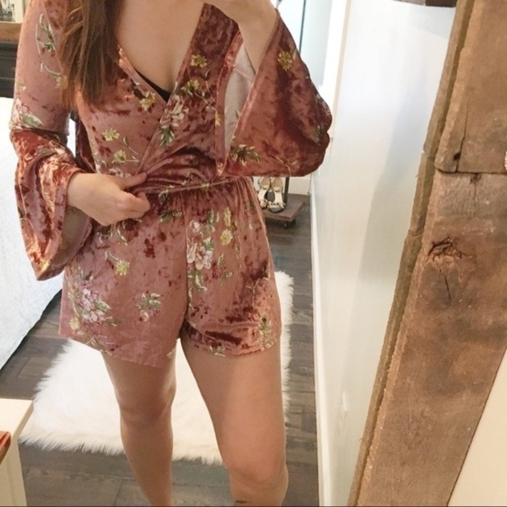 Dejavu velvet floral romper
